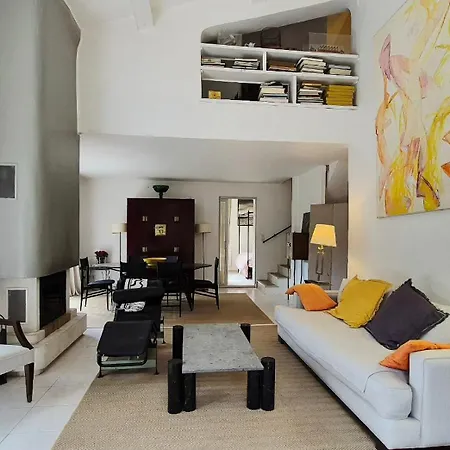 House With Garden Terrace & Pool *