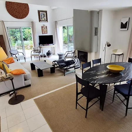 House With Garden Terrace & Pool Holiday home