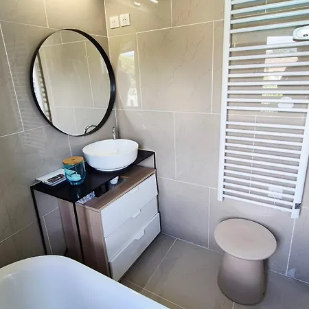 House With Garden Terrace & Pool Holiday home *