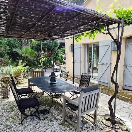 House With Garden Terrace & Pool Holiday home *